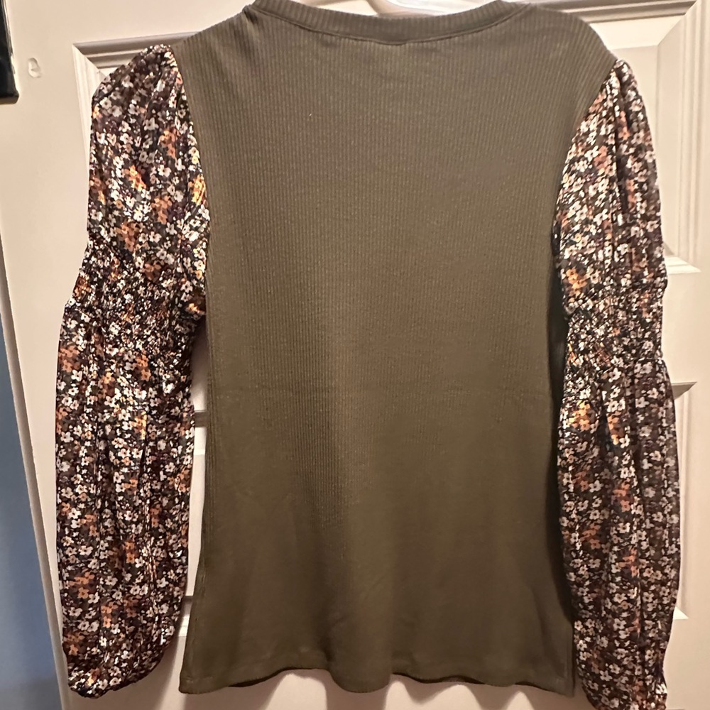 Olive Green Knit Top with Floral Puff Sleeves - Women - Picture 3 of 3
